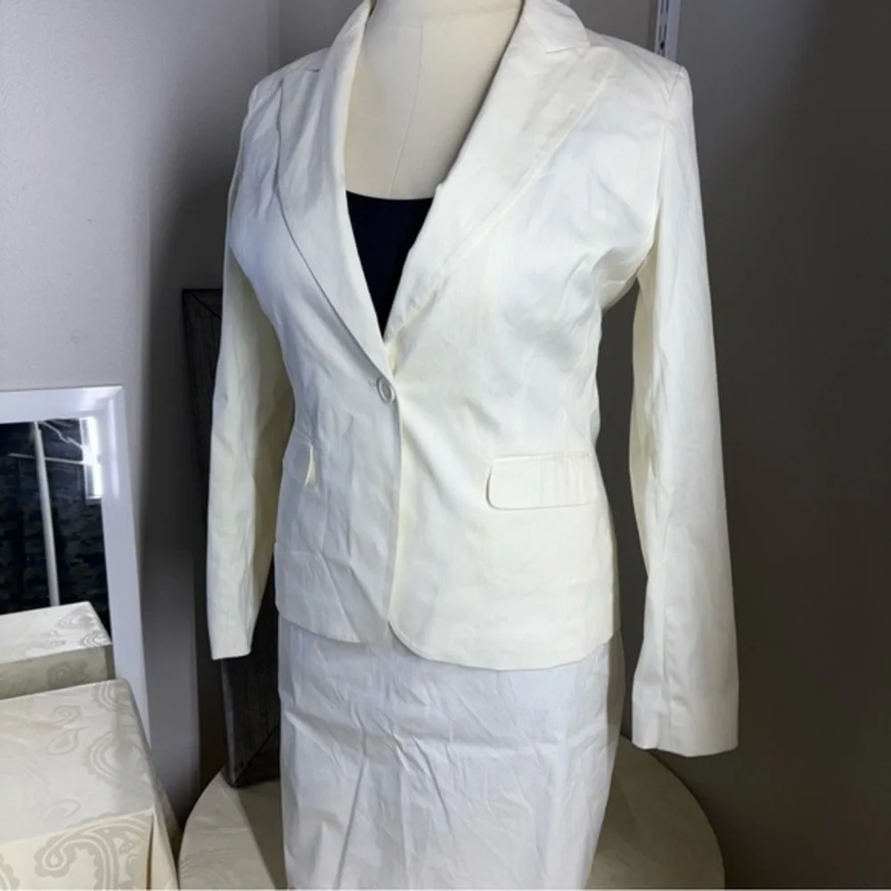 New York & Company cream color suit set Tailored Blazer with Notched Lapels